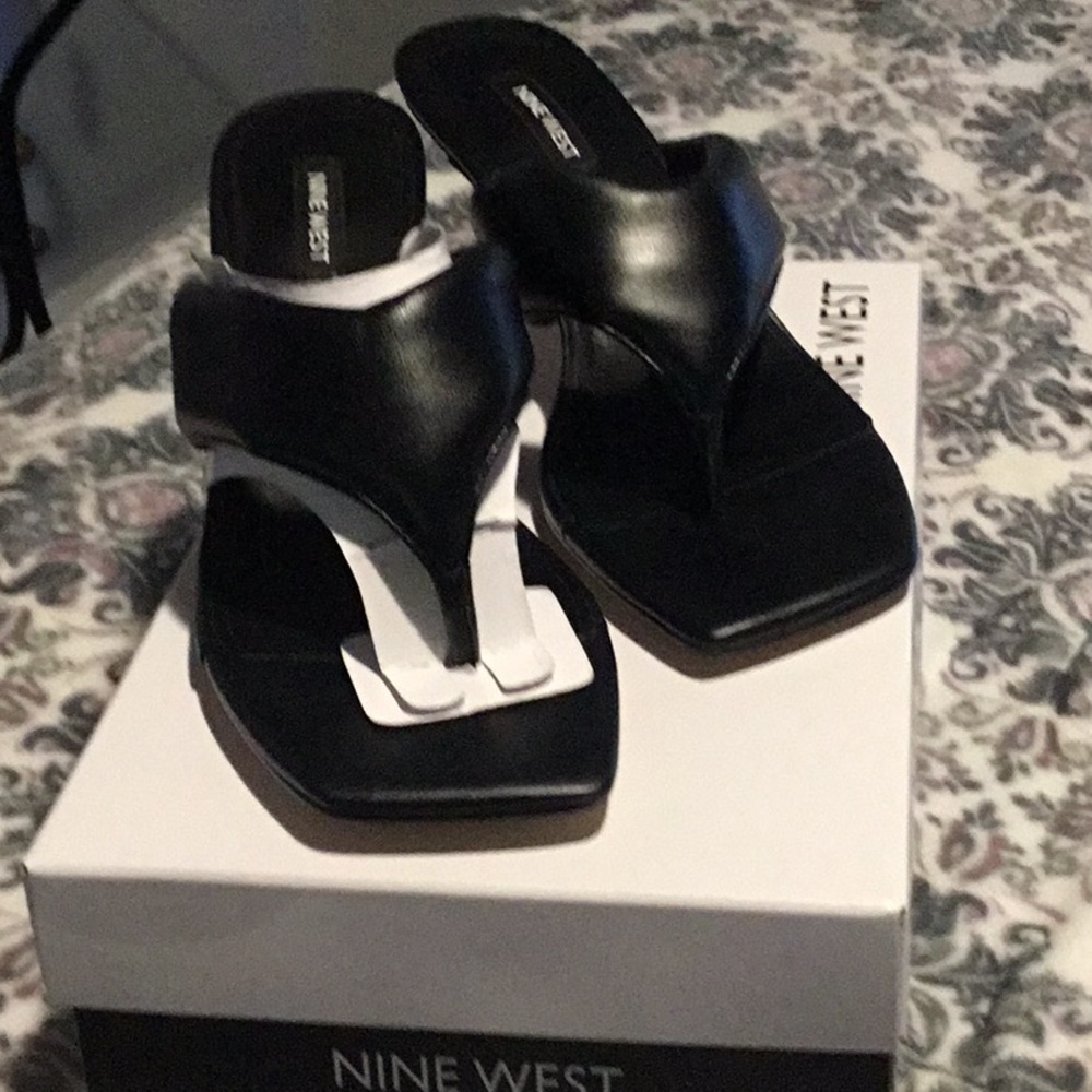 New Ninewest thong sandals